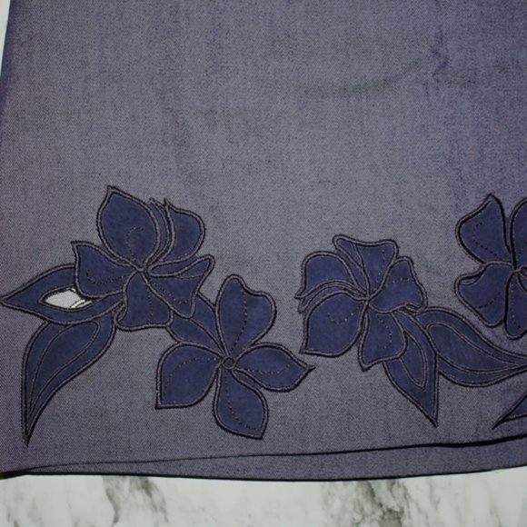 Express Jean Mini Skirt w/ Floral Applique Sz 5/6 - Picture 2 of 4